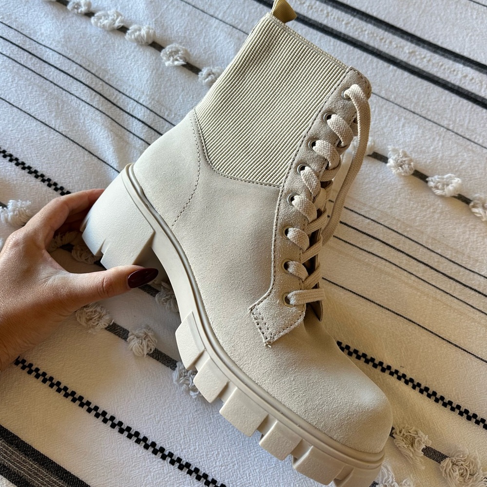 Brand new Steve Madden Zanet cream, color suede material combat boots